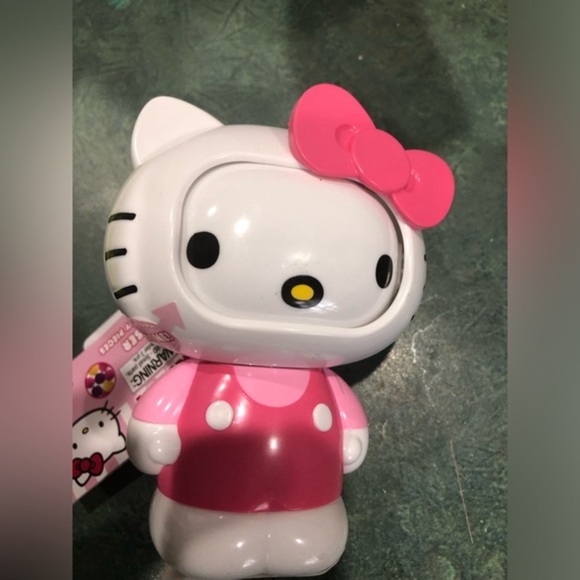 Hello Kitty adorable candy dispenser with candy pieces new - Picture 11 of 11
